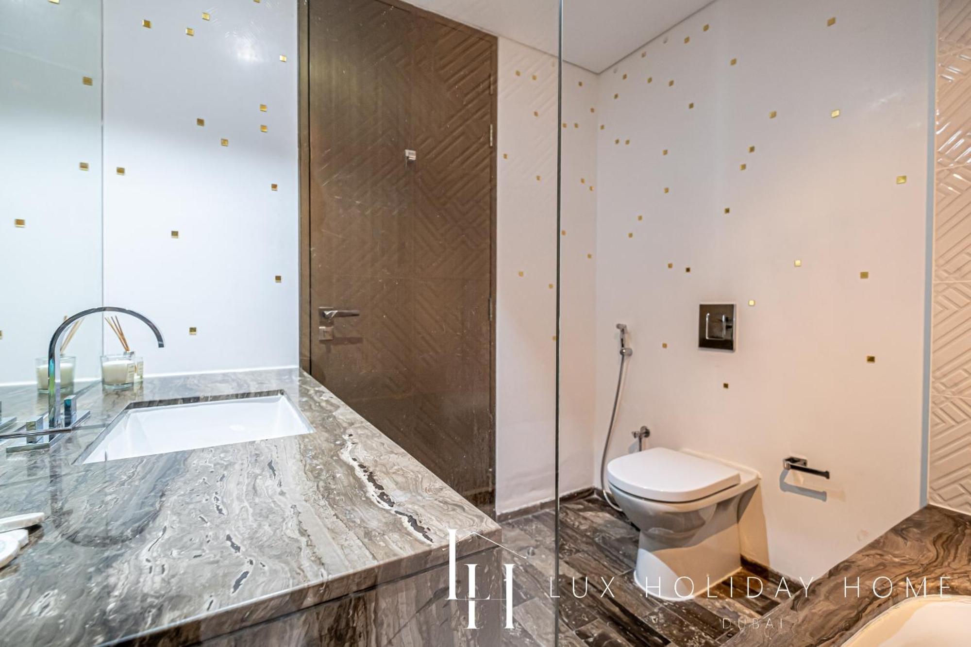 Lux - Lavish Suite With Full Palm Jumeirah View 1 Dubai Bagian luar foto